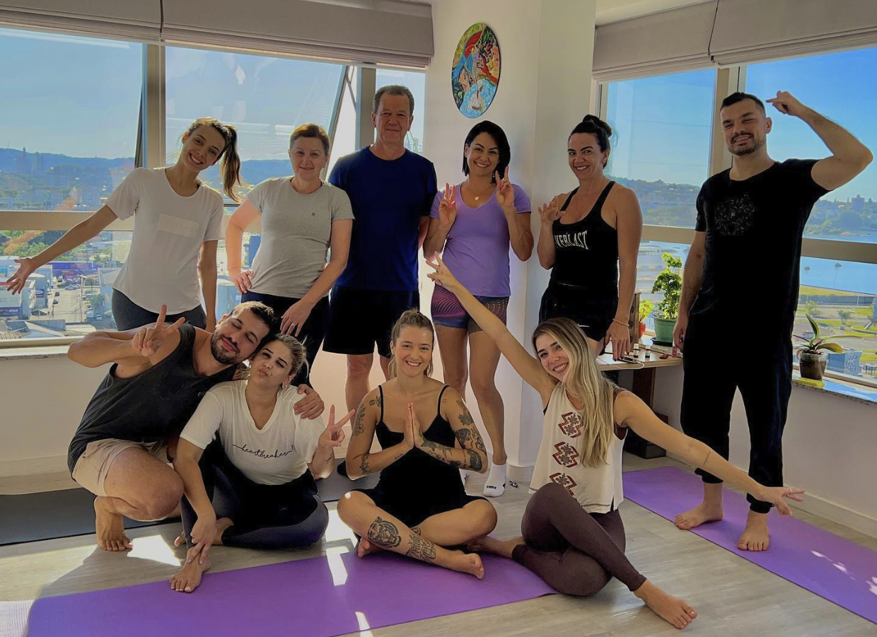 Imagem turma yoga Flávia